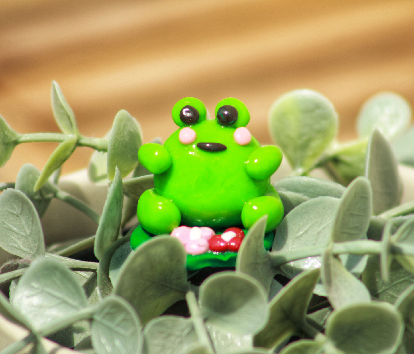 Frodo the Frog – Your Chillest Desk Buddy