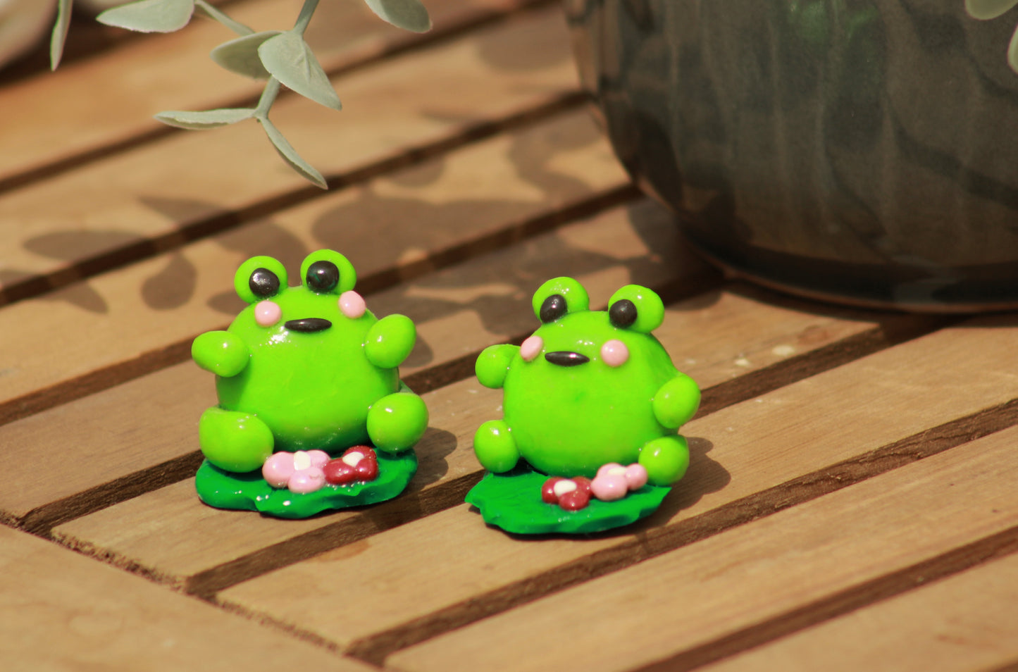 Frodo the Frog – Your Chillest Desk Buddy